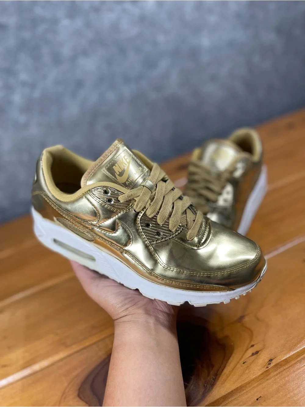 Nike Air Max 90 SP Womens Size 8.5 Metallic Gold Sneakers (CQ6639-700) FLAWS